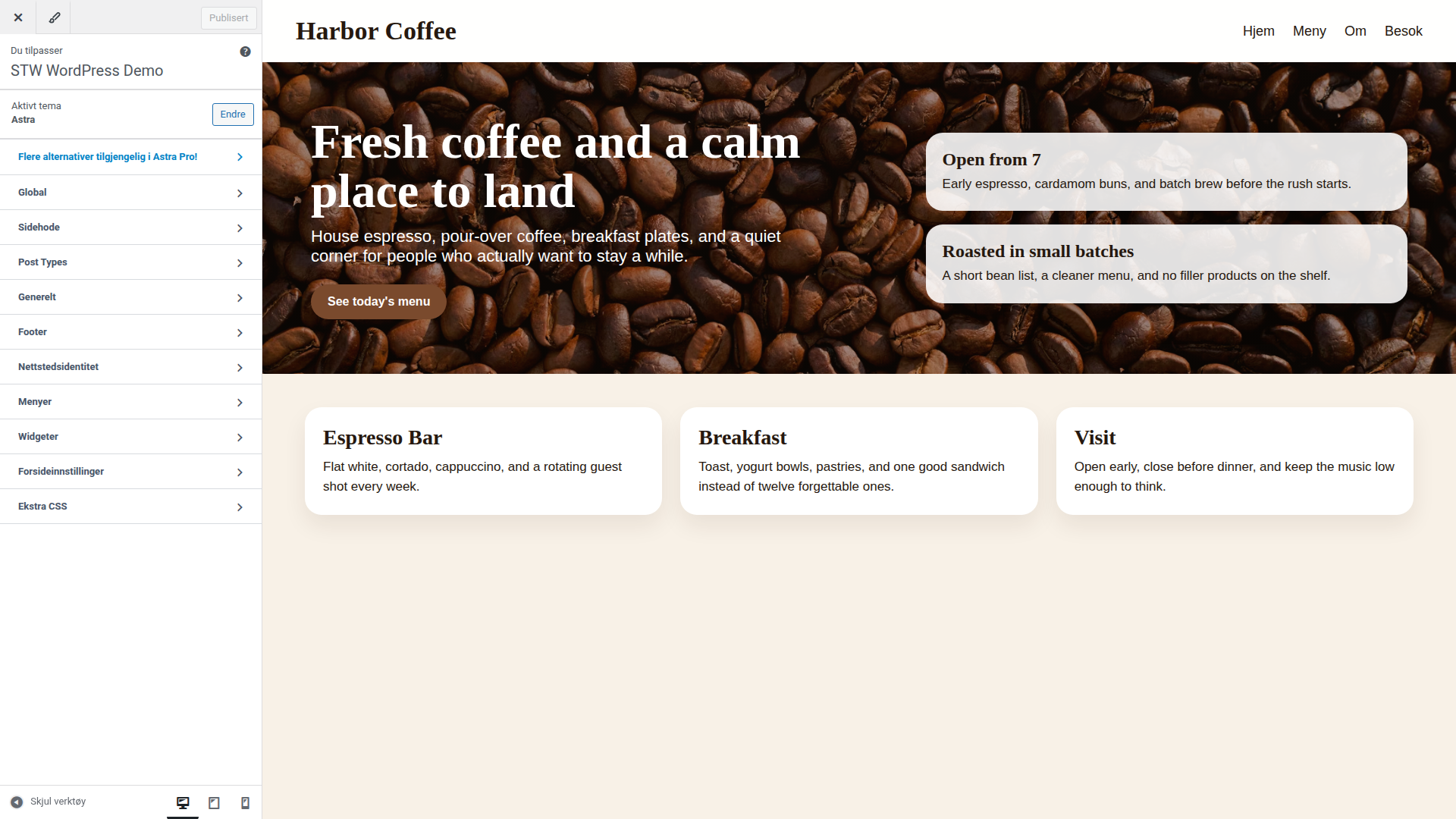 Astra Customizer viser venstre panel med stilalternativer og en live forhåndsvisning av nettsiden til en kaffebar