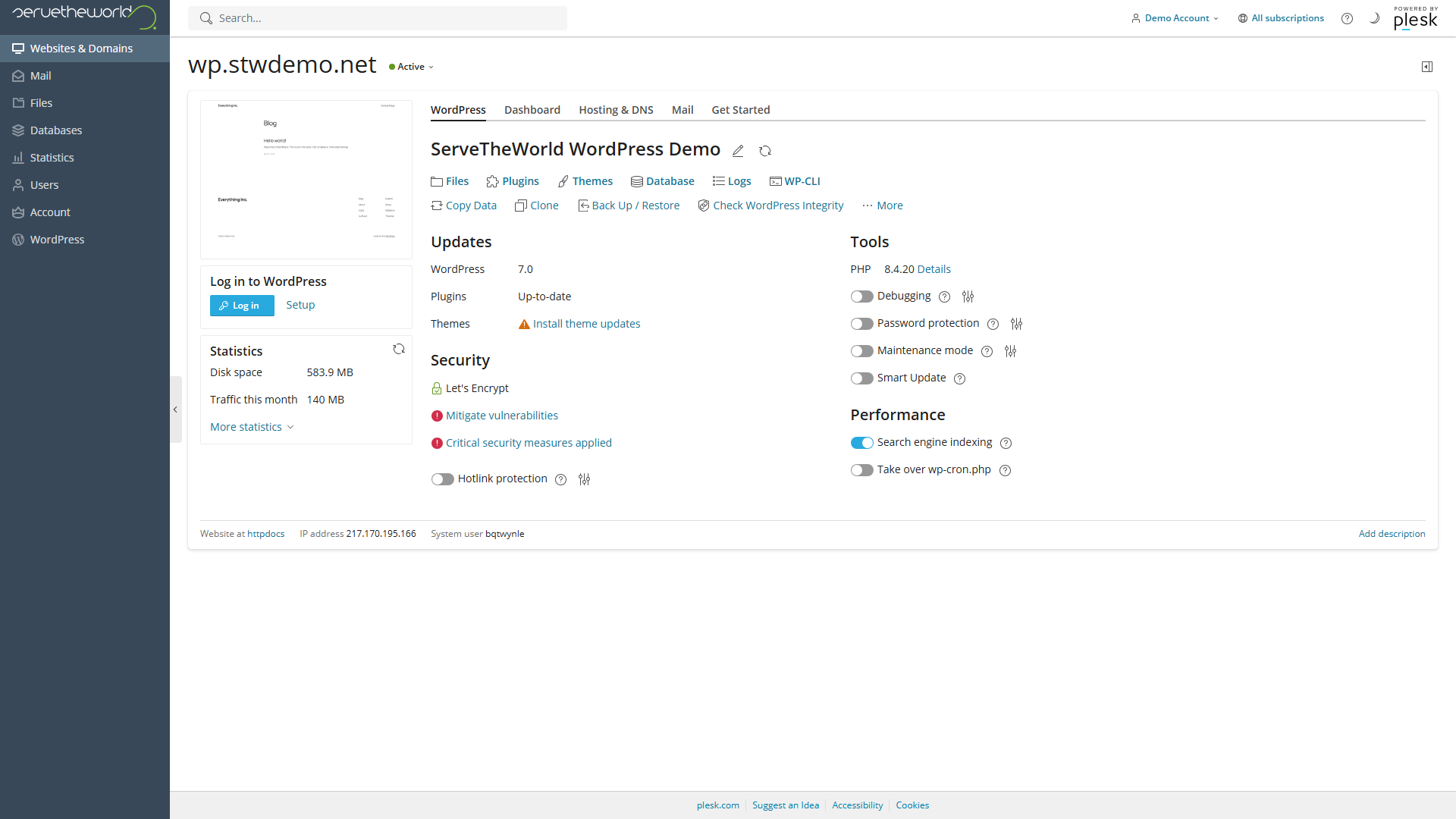 Plesk WordPress Toolkit viser WordPress-fanen med nettstedsdetaljer, oppdateringsstatus og handlingslenker, blant annet Back Up / Restore