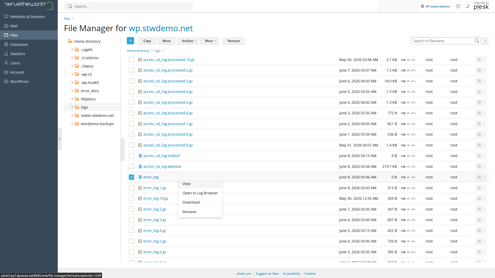 Plesk File Manager viser loggmappen med den gjeldende error_log-filen valgt og handlingsalternativet "View" tilgjengelig