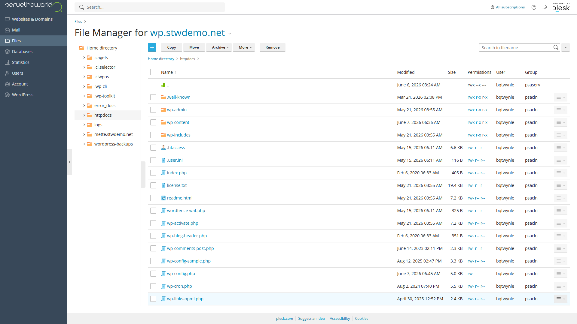 Plesk File Manager viser rotkatalogen til WordPress i httpdocs, inkludert mappen wp-content som brukes til å få tilgang til installerte utvidelser
